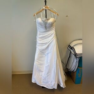 DaVinci Elegant White Ruched Gown 8320